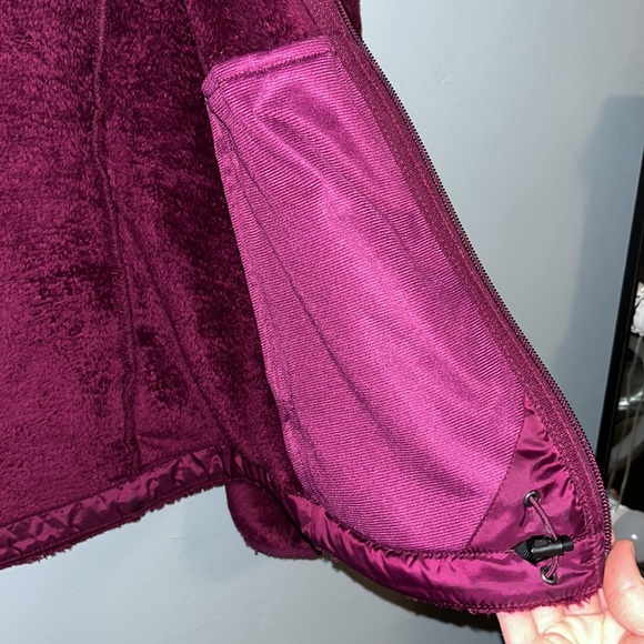 Northface Dark Fuchsia/Purple Osito Jacket. - Picture 8 of 10